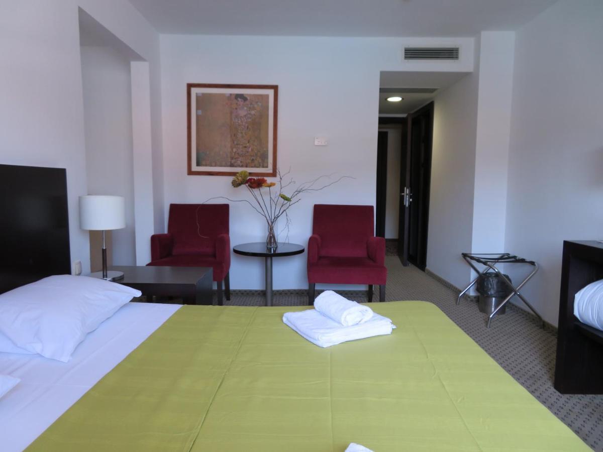 Hotel International Rab Town Exteriör bild