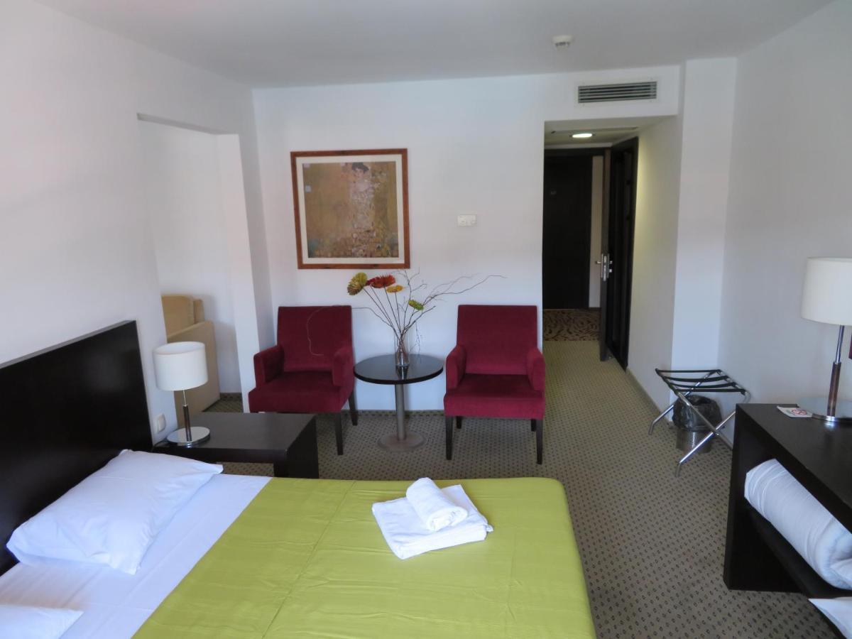 Hotel International Rab Town Exteriör bild