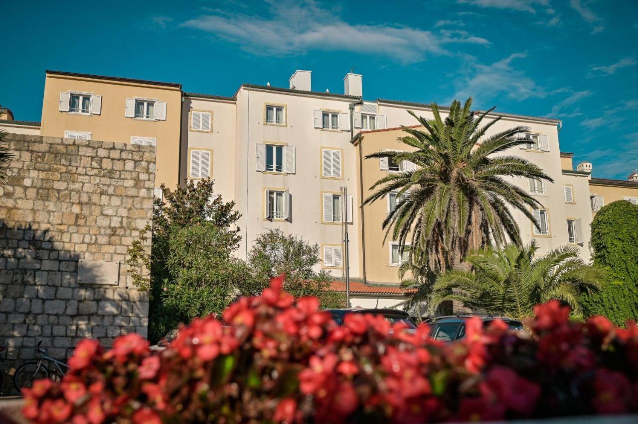 Hotel International Rab Town Exteriör bild