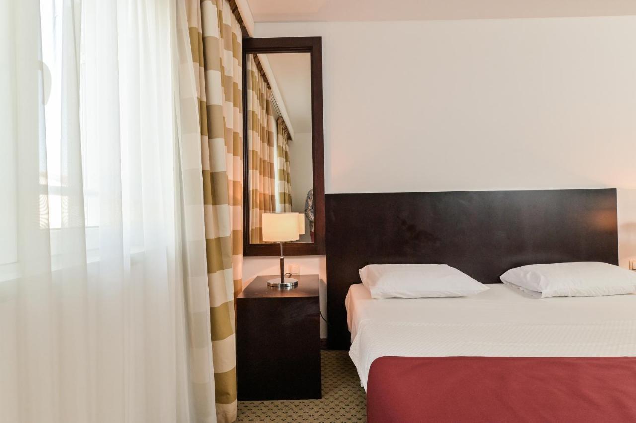 Hotel International Rab Town Exteriör bild