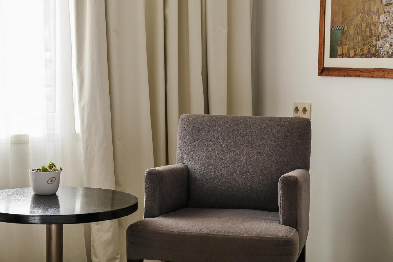 Hotel International Rab Town Exteriör bild